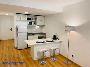 Apartamento Céntrico y Moderno con Balcon, Piscina, Gimnasio y Laundry - Image 2