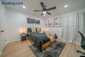 Worldcup Ready DT DFW Chic Free Parking and Pool In Medical District - Image 3