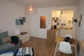 Studio Thalia Next to Metro - Image 1