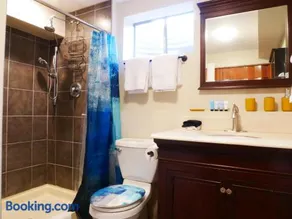 Private Basement, Bath, Living Area In Morrison - Image 4