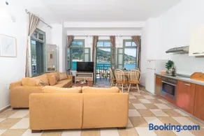 Faros Coastal Apartments - Image 3