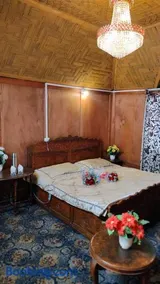 Shangrilla houseboat - Image 1