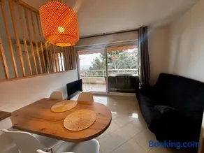 Studio with access to pool - Image 4