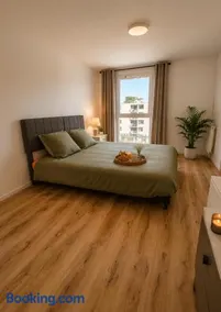 Appartement 2 chambres avec terrasse et parking privé - Proche gare et Paris - Image 2