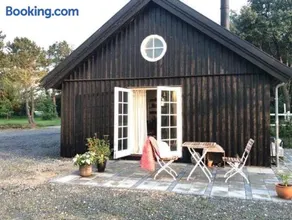 Country-living with a lovely view and own terrace, entrance and parking - Image 1