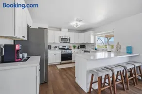 3 bed 2 bath remodeled home with river and mountain views - Image 4