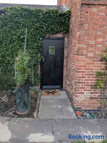 Merryfield Farmhouse Country Escape - Image 2
