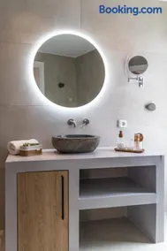 Alia Vourla Suites - Image 1