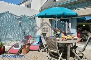 LocaLise - M3A La Maison du pêcheur au Guilvinec - Chambres vue mer - A 20m de la mer située à la pointe de Men Meur - Tout à pied, plage, port, centre, commerces, marché - Wifi inclus - Linge de lit inclus - Jardin clos - En option , ménage et serviettes - Image 2