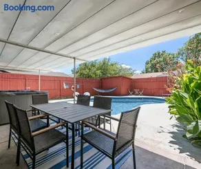 5BR w Pool & Hot Tub 5-min Walk to Lake Ray Hubbard - Image 3