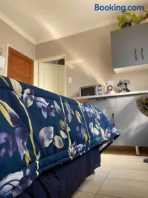 SummerPlace Studio Apartments with Kitchenette - Image 2