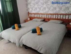 Luxury apartment with 3 bedrooms - Image 2