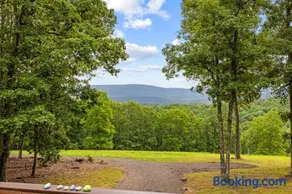 Paw Paw Mountain Lodge w River Access & Fire Pit - Image 2