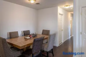 Huge 3BR Urban Gem just 3 miles to NYC plus Free Parking - Image 4