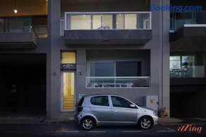 Beachfront Pretty Holiday Home - Image 4