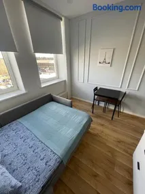 25 Airport Apartment - Image 1