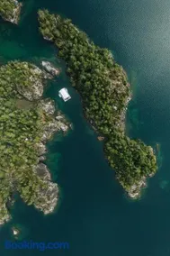Lux Remote Glamping Hideaway - Image 2