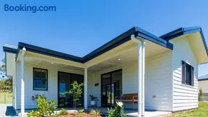 Tranquil Country Escape With Scenic Views - Image 1