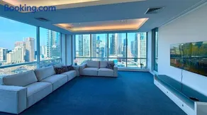 Penthouse with Amazing Views & Three En-Suites - Image 1