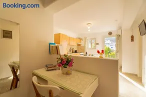 Aloni Stone Studio with Private Parking - Image 5