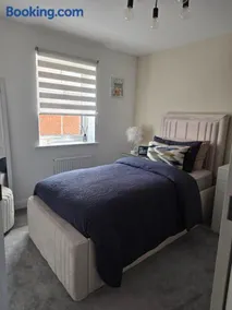 Hampton Premium Rooms Peterborough - Image 3