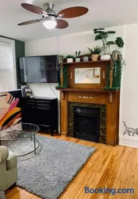 Pet-Friendly Lovely Studio #2 at Doggy Digs, Balcony - Image 2