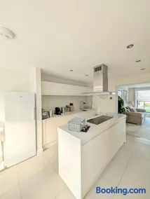 Luxury beachfront Home Rhos on Sea - Image 2