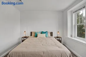 Renovated 2BR in Germantown - Image 2