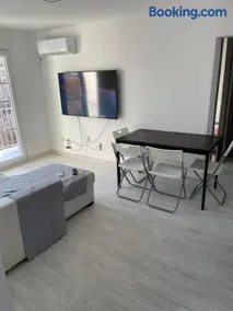 Apartamento luminoso en Rocafort - Image 1