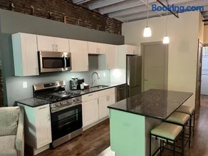 Downtown Suite with Balcony - Image 5