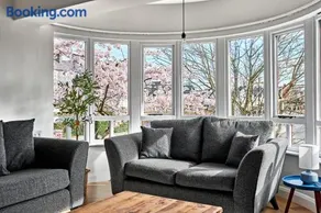 Exclusive Offers l Last-Minute Stay l Sleeps Up to 6 l Conveniently located near town Centre l restaurants l and local attractions l It offers easy access to the stunning Causeway Coast l Coleraine Hideout l WeStayBelfast - Image 4