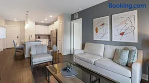 Landing Amazing 1BD Yoga Studio Game Room - Image 3