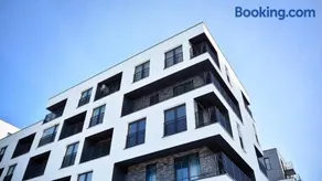 Luxueux immeuble en plein boulevard Sidi Yahia - Image 1