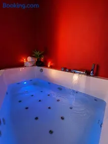 La Porte Défendue - Limitless - Jacuzzi, sauna, barre de pôle dance et cinéma extérieur - Image 3