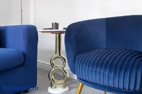 The Navy Nest Stylish Home Nottingham - Image 2