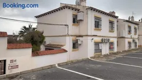 Las Carolinas residence with pool - Image 2