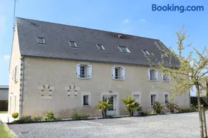 Grande maison accueillante à Saint-Épain avec salle de réception - Image 1