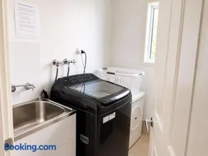 Townhouse Home Away from Home in Maroubra - Image 2