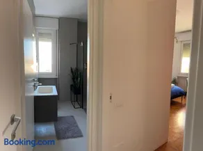 Alla Torre - Room & Private Bathroom - Image 2