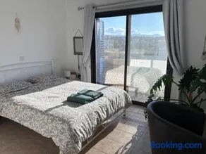 Cosy home with rooftop terrace - Image 4