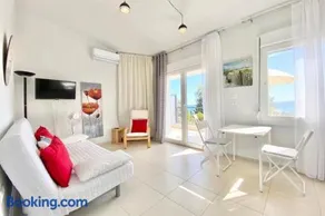 Domniki's Sea House - Image 3