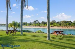 Beachfront 6, 25 Willow Street - Image 3