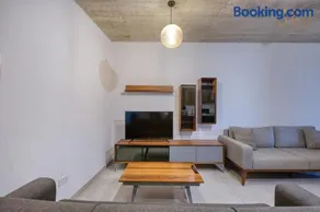 4BR Modern Retreat with Pool Access in Swieqi - Image 2