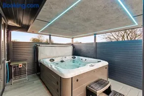 Arranview Lochside Pods & Lodges all with private Hot-tubs - Image 3