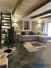 Sampa House - Image 1