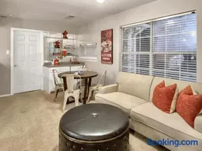 Pro Designed Home 4BDRM POOL - Image 3