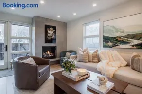 Renovated 3BR Townhouse w AC in Aspen's Core! - Image 1