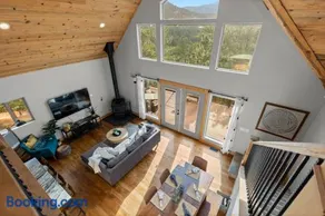 Mountain View Retreat- Private Hot Tub & Views - Image 2