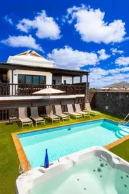 Villa Penguina Playa Blanca - 5 Bedroom - Hot Tub - Heated Pool - Image 1