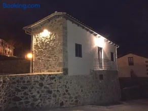 La Casita Del Castañar - Image 1